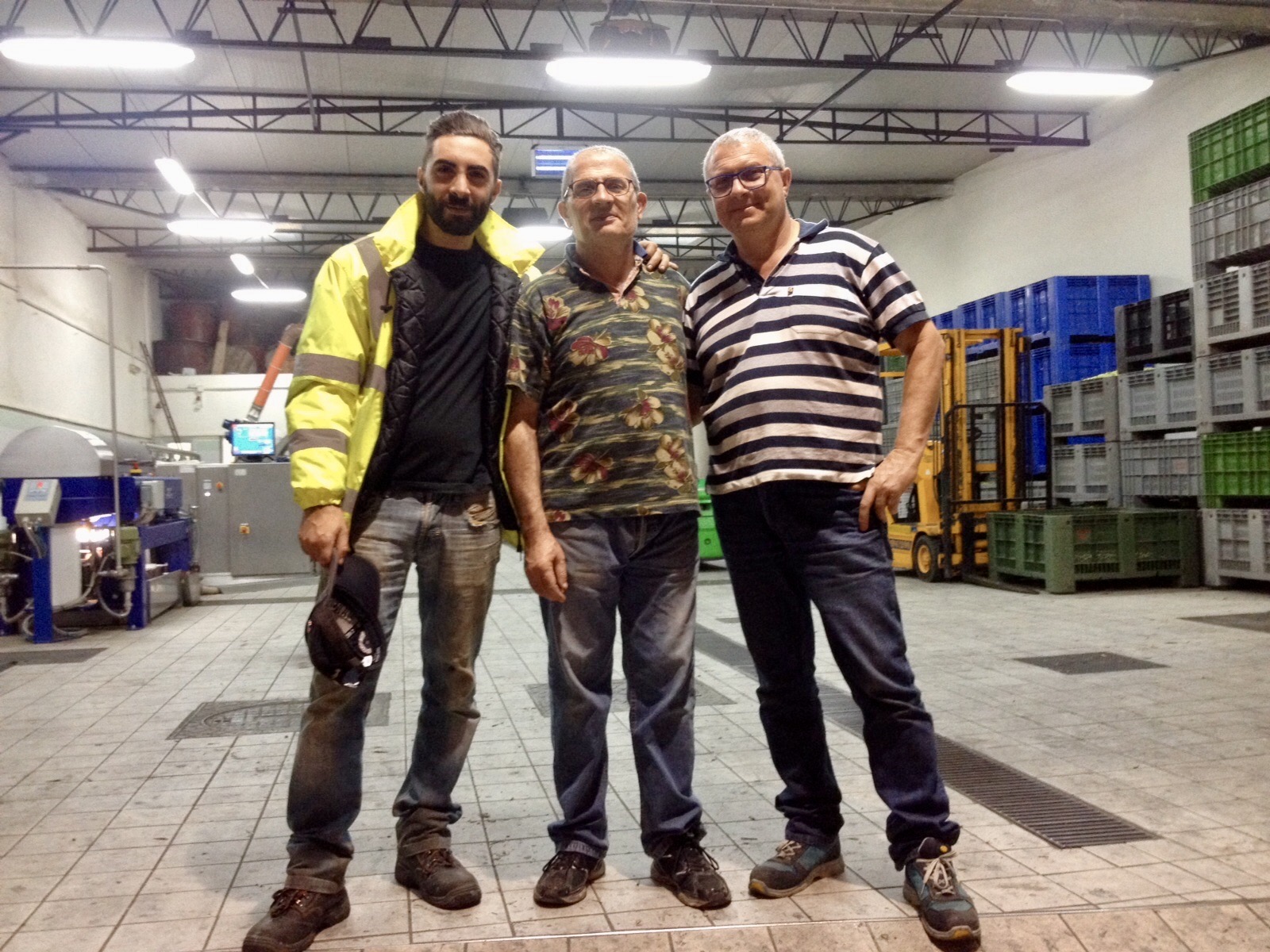 Famiglia Calderone nel frantoio